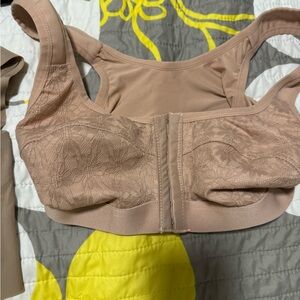 Lace Detail Women’s Bra with Front Closure